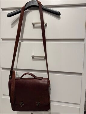 Goregous   Brown Leather Messenger Bag
